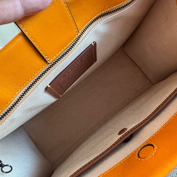 Coach Cashin Tote (C9724) - Picture 8 of 10